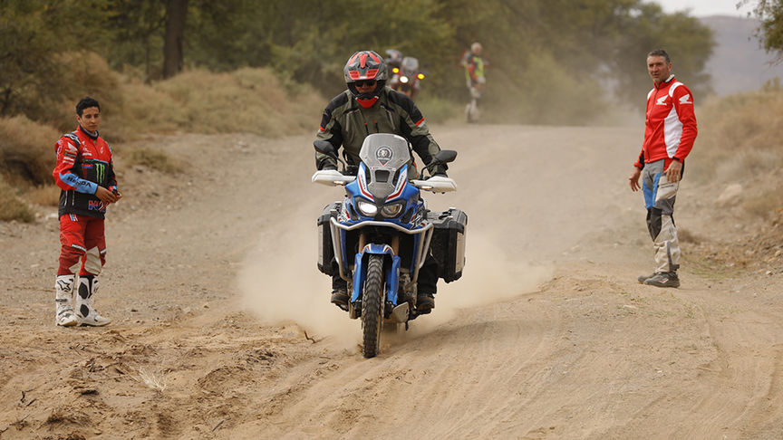Percorsi in fuoristrada con Africa Twin assieme ai piloti di rally Honda Racing Corporation disposti a condividere le loro abilità.