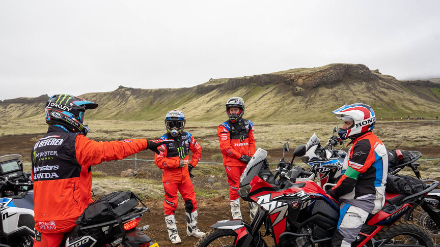 Percorsi in fuoristrada con Africa Twin assieme ai piloti di rally Honda Racing Corporation disposti a condividere le loro abilità.