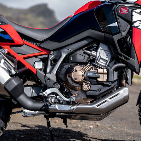 Vista posteriore della Honda Africa Twin sul luogo.